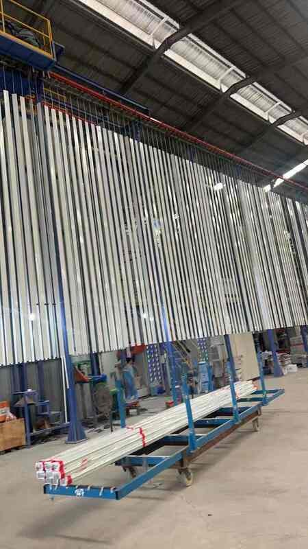 ELectricstatic Powder Spraying  Customized Parameter for Customers  Vertical Powder Coating Line for Aluminum Profiles